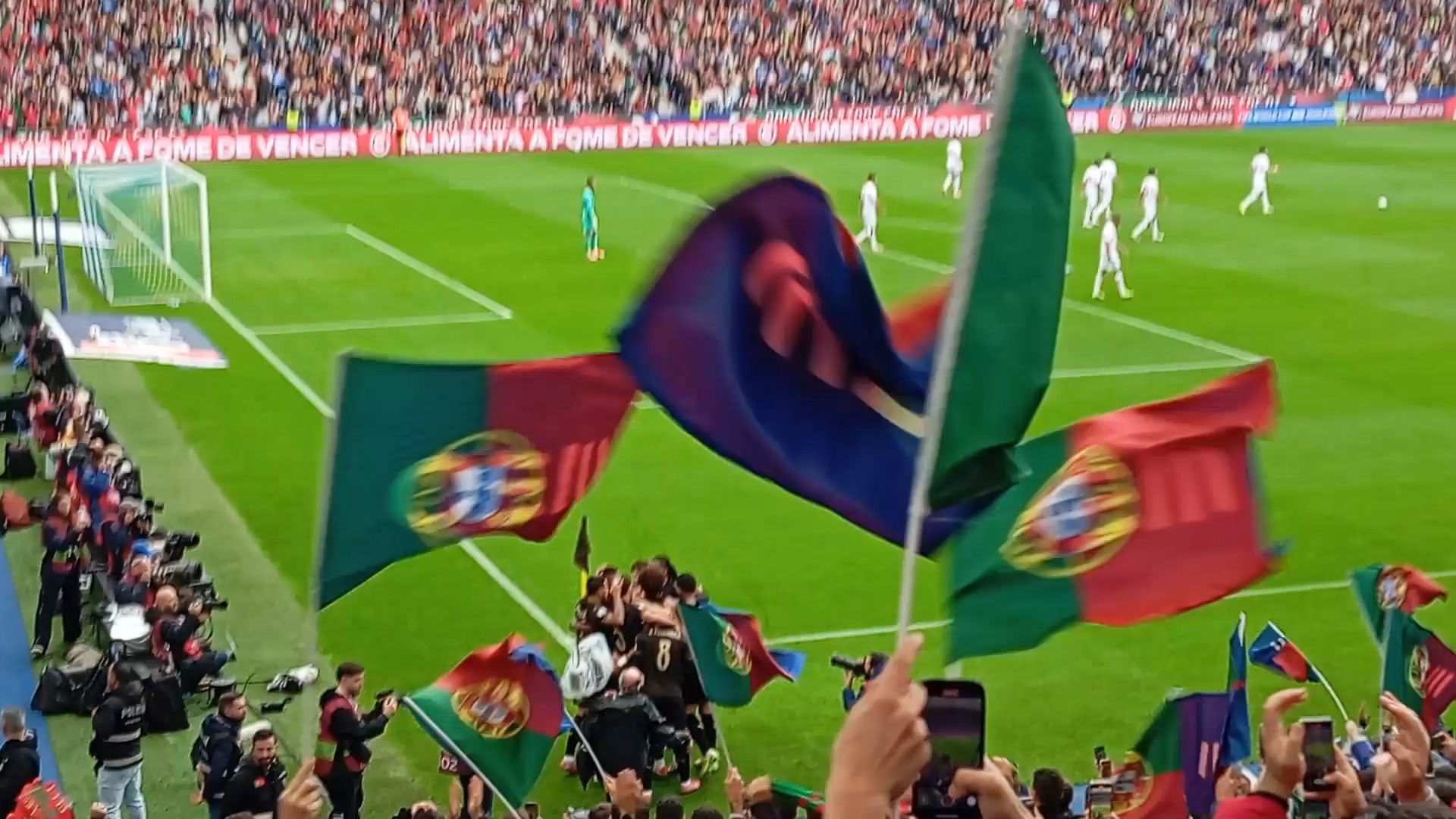 包含世界杯预选赛季后赛激情夜！C罗里突外投，广州队爆冷巴塞罗那的词条